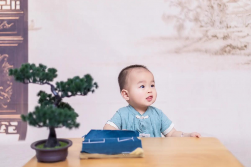 博尔塔拉三个月宝宝抬头不稳